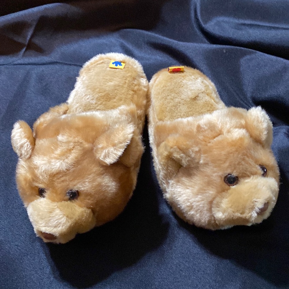 EUC Build-a-bear workshop kids slippers fuzzy 🐻 size 12/13